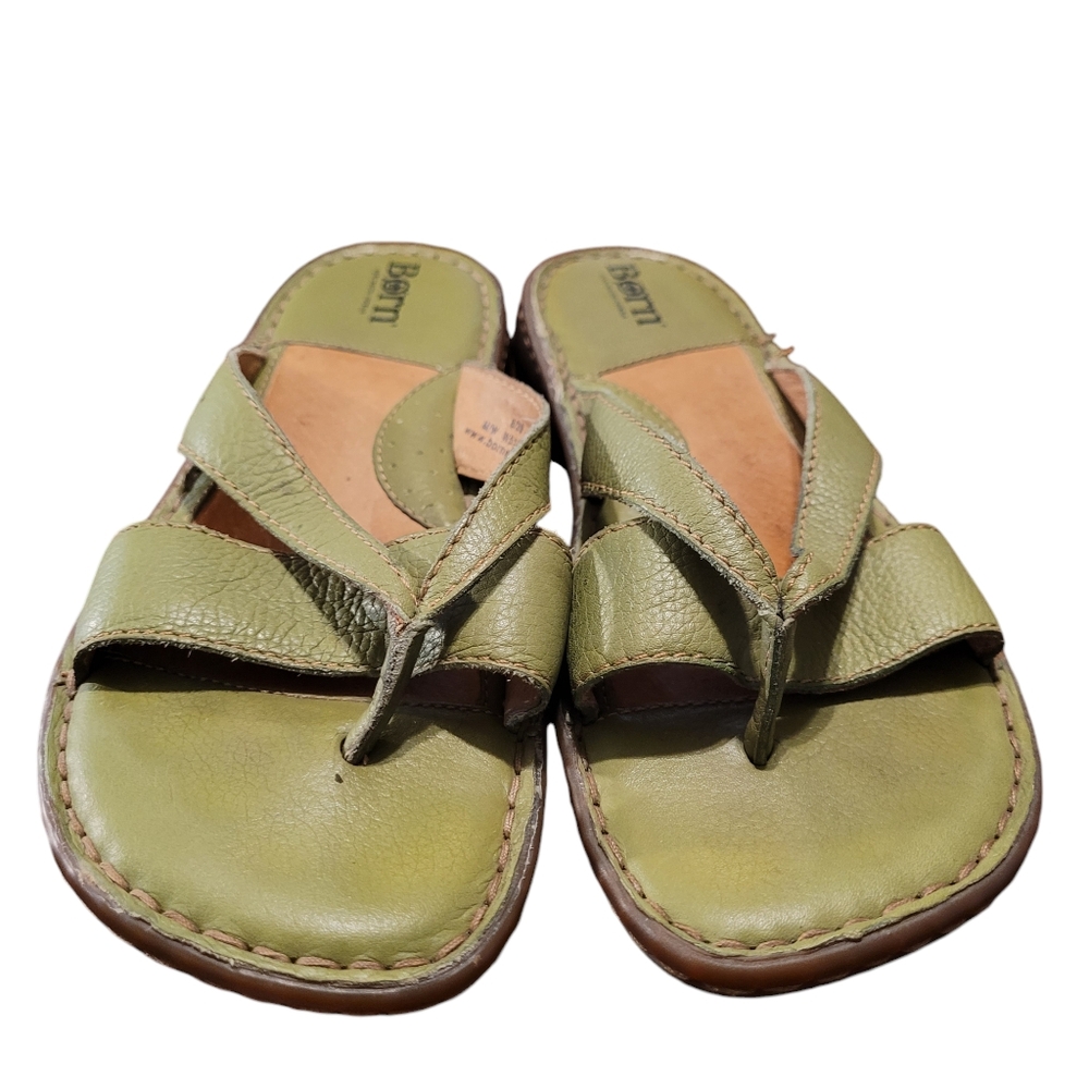 BORN green leather toe post sandals - 8.        G